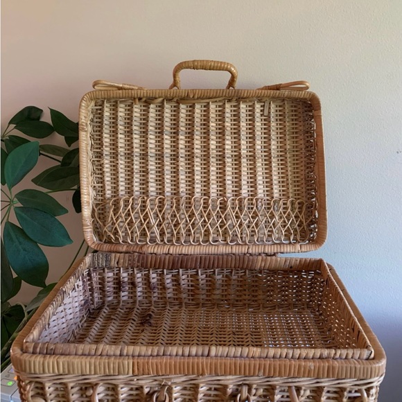 Vintage Wicker Lunchbox - Picture 4 of 6